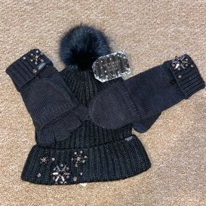 Victoria’s Secret had and glove set